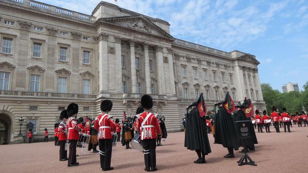 Ini Dia Pergantian Pasukan Istana Buckingham