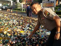 Polres Jaksel Musnahkan Ribuan Botol Miras Jelang Bulan Puasa