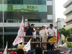 Sudah Diusir dari KPK, Ahmad Dhani dan Ratna Sarumpaet Balik Lagi untuk Orasi