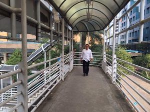 Terjebak Macet Ketika Hendak Beri Bonus Atlet, Menpora Pilih Jalan Kaki