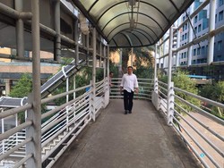 Terjebak Macet Ketika Hendak Beri Bonus Atlet, Menpora Pilih Jalan Kaki