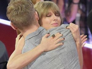 Putus Setelah 15 Bulan Pacaran, Ini Momen Mesra Taylor Swift & Calvin Harris