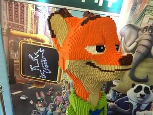 Anak Kecil Jadi Kontroversi, Hancurkan Lego Raksasa yang Baru Selesai Dirakit