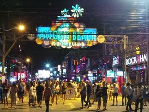 Dunia Malam Phuket yang Tak Kalah Liar dari Bangkok