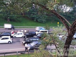 Tabrakan Beruntun 3 Mobil Terjadi di Tol Bintaro Arah Pondok Indah