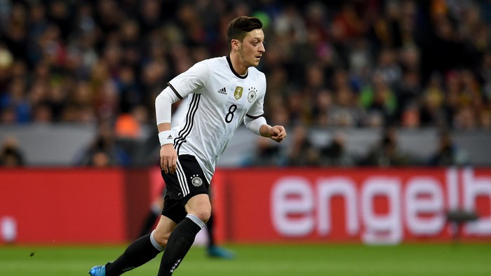 Kanselir Jerman: Kontribusi Oezil untuk Jerman Luar Biasa