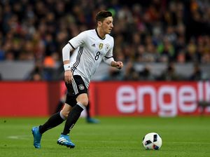 Kanselir Jerman: Kontribusi Oezil untuk Jerman Luar Biasa