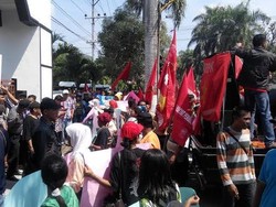 Puluhan Warga Blitar Tuntut Usut Korupsi Senilai Rp 120 Miliar di Kantor Kejaksaan