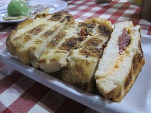 Roti Bakar Aneka Topping Bisa Dicicipi di 5 Tempat Ini
