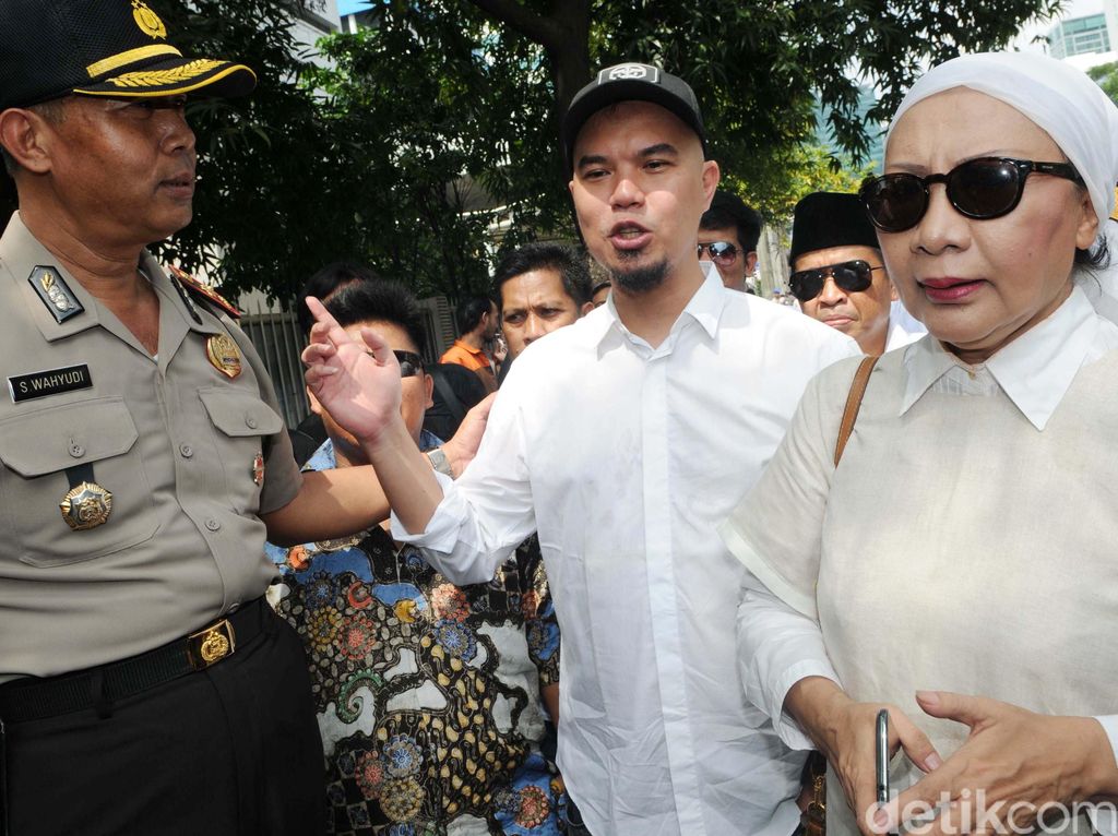 Ahmad Dhani dan Ratna Sarumpaet Datangi KPK Ahmad Dhani dan Ratna Sarumpaet Datangi KPK