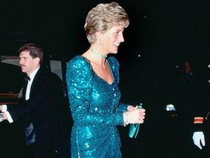 Gaun Sequin Biru Putri Diana Akan Dijual, Diperkirakan Capai Harga Rp 2 M