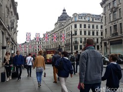 Belanja Makeup Hingga Baju Murah di Oxford Street London