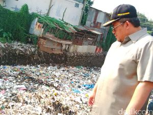 Soal Horor Sampah di Sungai, Gubernur Aher Sebut Industri Berkontribusi Besar