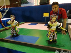 Gerombolan Robot Serbu Surabaya