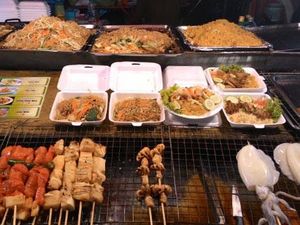 5 Destinasi Street Food Maknyus di Thailand