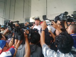 Dhani dan Ratna Sarumpaet Datangi KPK: Kita Tak Mau Demo, Kita Mau Nyanyi!
