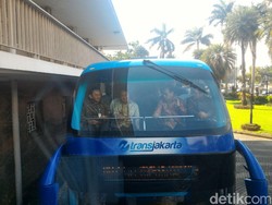 Ahok Ajak Agus Marto ke Senayan Pakai Bus Tingkat TransJakarta