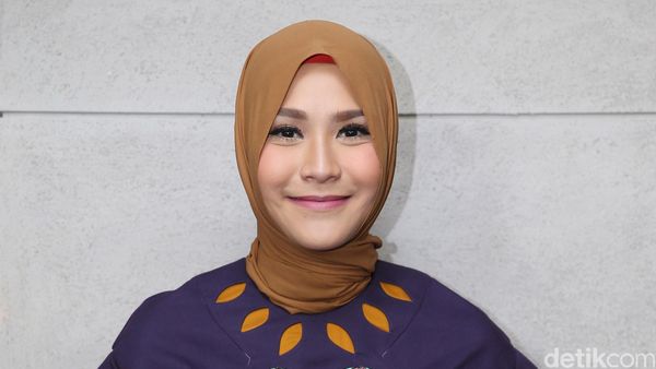 Zaskia Mecca si Ibu Cantik dan Stylish