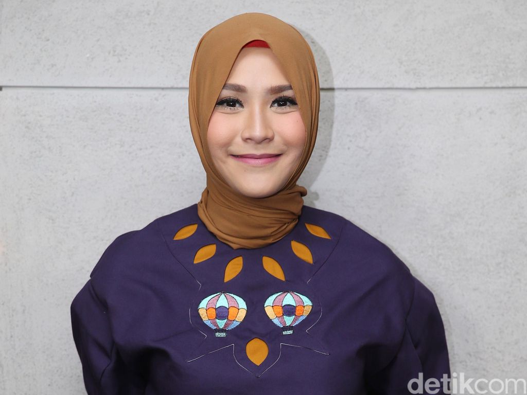 Zaskia Mecca Tertekan Disuruh Kembali Berakting Zaskia Mecca Tertekan Disuruh Kembali Berakting