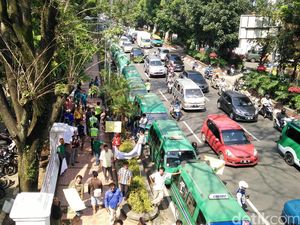 Ratusan Relawan Siap Ngaspal Saat Angkot Mogok Massal di Bandung