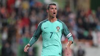 Cristiano Ronaldo terlalu hebat untuk tidak dijagokan sebagai calon top skorer, karena dia begitu produktif. Kapten Portugal ini adalah nyawa untuk timnya. (Foto: Carlos Rodrigues/Getty Images)