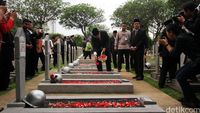 Ahok Berziarah ke TMP Kalibata