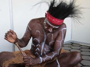Cerita Herman Kiripi, Pelestari Tradisi Mengukir Kayu Ala Suku Kamoro Papua Cerita Herman Kiripi, Pelestari Tradisi Mengukir Kayu Ala Suku Kamoro Papua