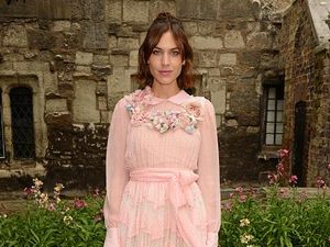 Foto: Gaya Fashionista Hadiri Fashion Show Gucci di Gereja London
