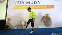 Tristan Alif unjuk kebolehan mengolah si kulit bundar.