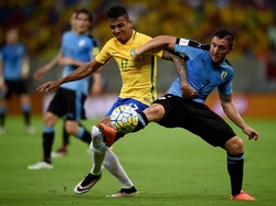 Giliran Luiz Gustavo Mundur dari Timnas Brasil