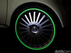 Keren, Pelek Mobil Glow in The Dark