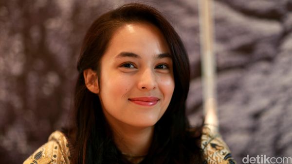Lihat Wajah Chelsea Islan yang Cantik ini Bikin Hari Anda Lebih Berwarna