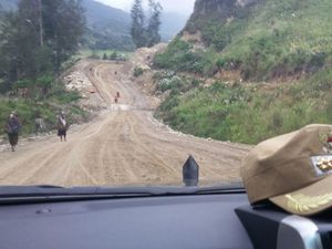 Kondisi Keamanan Kondusif, Pembangunan Jalan di Sinak Sudah Capai 30 Persen