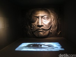 Terinspirasi Pelukis Surealis Salvador Dali, Garin Nugroho Bikin Karya Seni