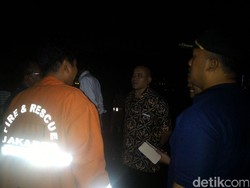 Puluhan Warga Pantai Mutiara Dievakuasi Dengan Perahu Karet