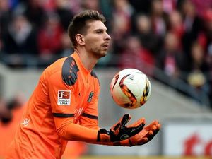 Leicester Gaet Ron-Robert Zieler dari Hannover