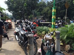 Kendaraan Pribadi Dilarang Masuk ke Balai Kota, Parkir Liar Muncul