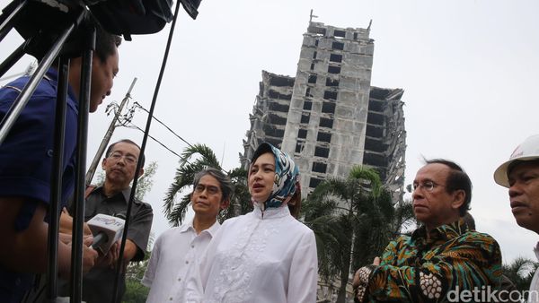 Airin Pantau Gedung Roboh di Bintaro