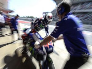 Gantian Lorenzo Kalahkan Vinales Gantian Lorenzo Kalahkan Vinales