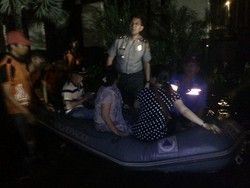 Polisi: Air Mengalir ke Jl Pantai Mutiara 500 Meter Menuju Utara