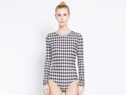 Baju Renang Ini Dilengkapi UPF untuk Lindungi Kulit dari Sinar Matahari