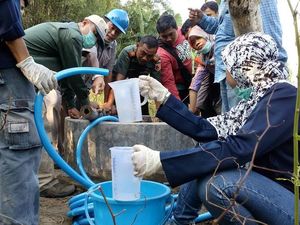 Diduga Tercemar Limbah B3, KLH Uji Laboratorium Air Sumur Warga Jetis
