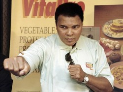 Saat Ali di Indonesia: Bertanding, Ceramah dan Traktir Sarapan 100 Orang