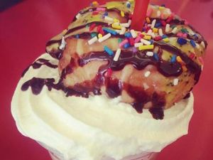 Donutccino, Kreasi Kopi Unik dengan Topping Donat!