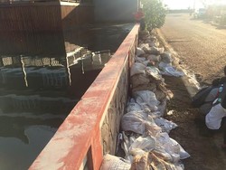 Antisipasi Tanggul Jebol Lagi, Pengelola Pantai Mutiara Taruh Karung Pasir