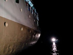 Terdorong Angin Kencang, Kapal dengan 1.000 Penumpang Kandas di Pontianak