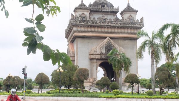 Potret Arc de Triomphe ala Laos
