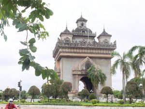 Potret Arc de Triomphe ala Laos Potret Arc de Triomphe ala Laos