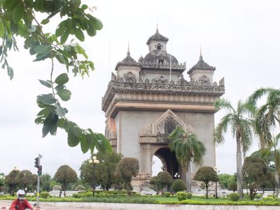 Potret Arc de Triomphe ala Laos