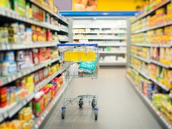 Studi: Bawa Tas Belanja Sendiri Bisa Bikin Seseorang Beli Makanan Tak Sehat